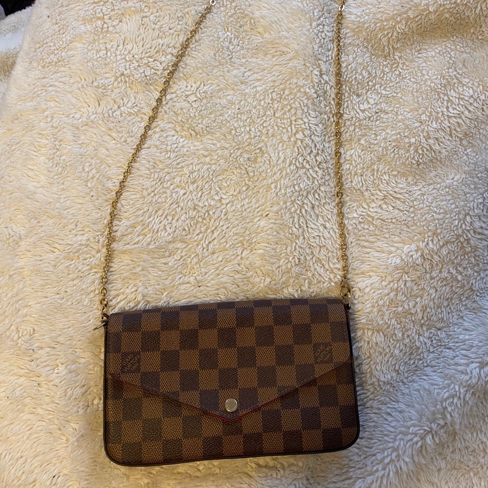 💯 authentic Louis Vuitton Chain Wallet